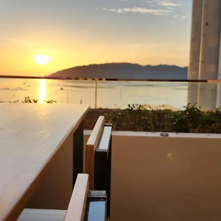 The Shore Ns Studio Suites Sea View Kota Kinabalu Exterior photo